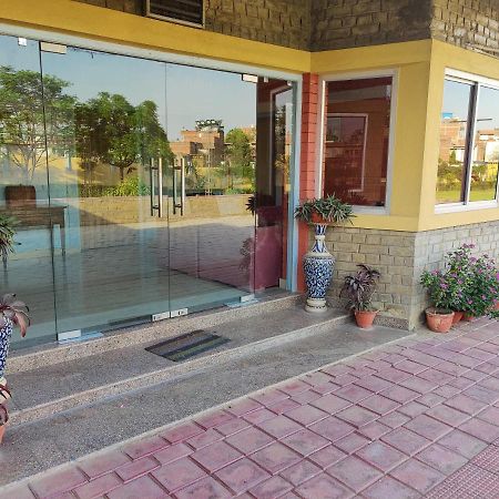Brick Field Hotel Varanasi Exterior photo